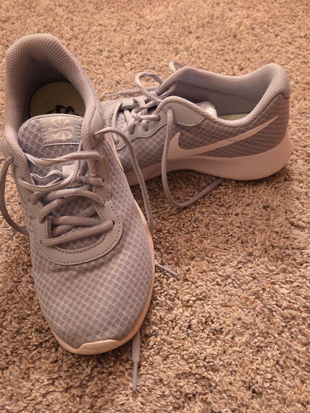 Nike Tanjun Women’s Light Gray  Sneakers Size 7.5